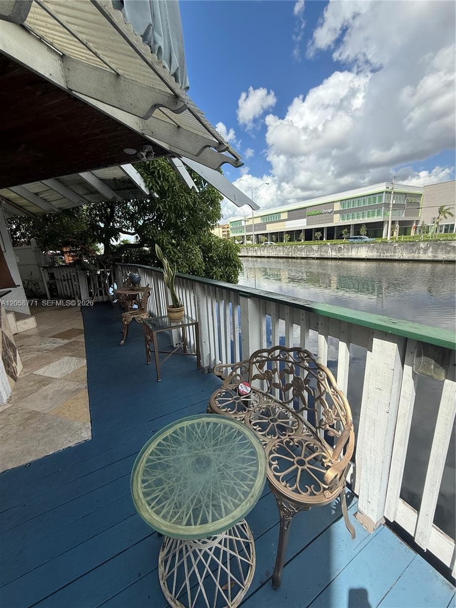 7643 NW South River Dr, Medley, FL 33166 — zdjęcie 2