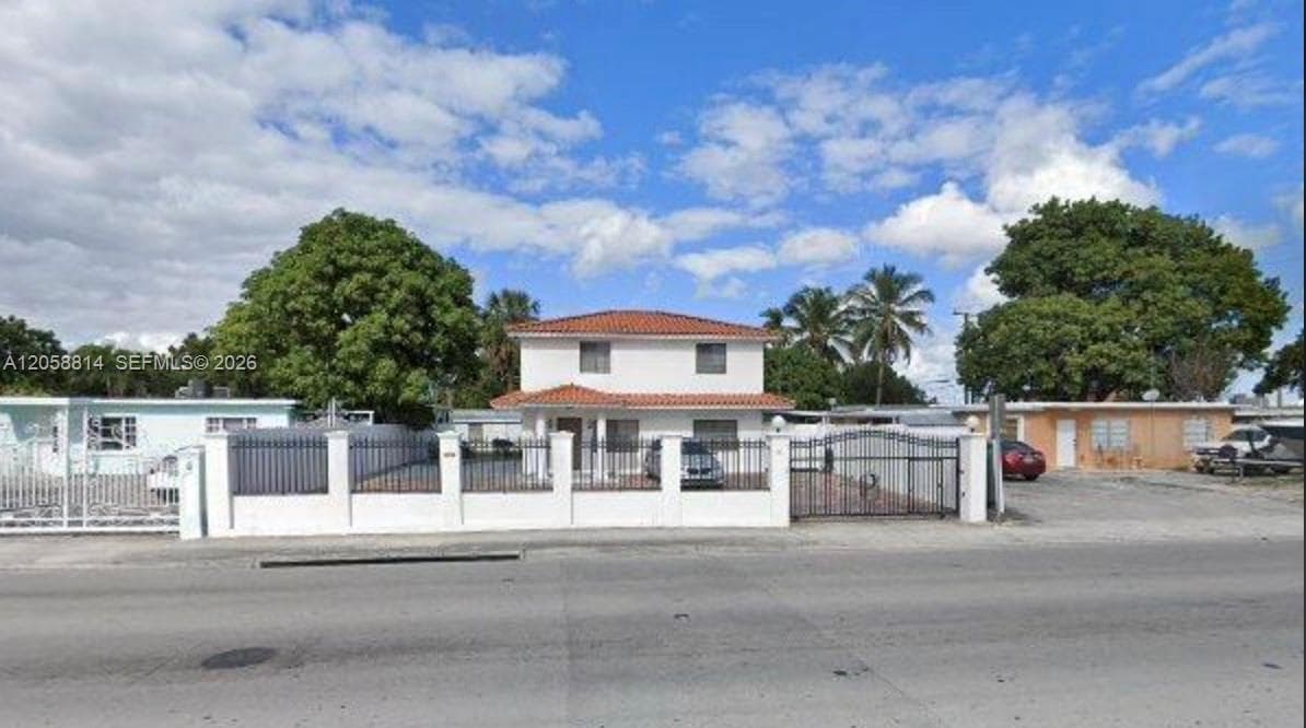 961 E 9th St, Hialeah, FL 33010