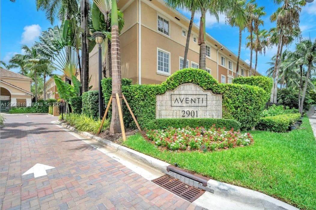 2845 NE 185th St # 903, Aventura, FL 33180