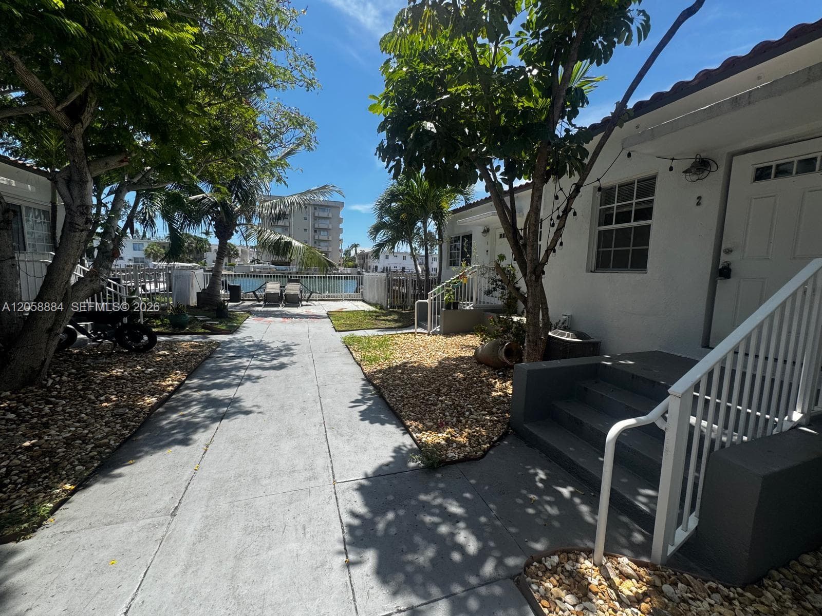 8335 Crespi Blvd # 2, Miami Beach, FL 33141 — zdjęcie 3