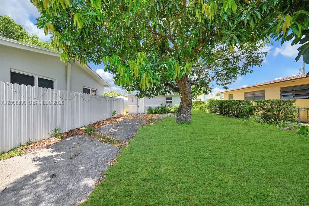 2925 NW 63rd St, Miami, FL 33147 — zdjęcie 3