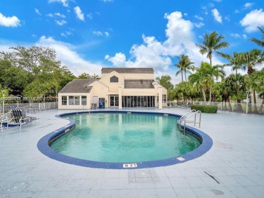 3461 NW 44th St # 102, Oakland Park, FL 33309