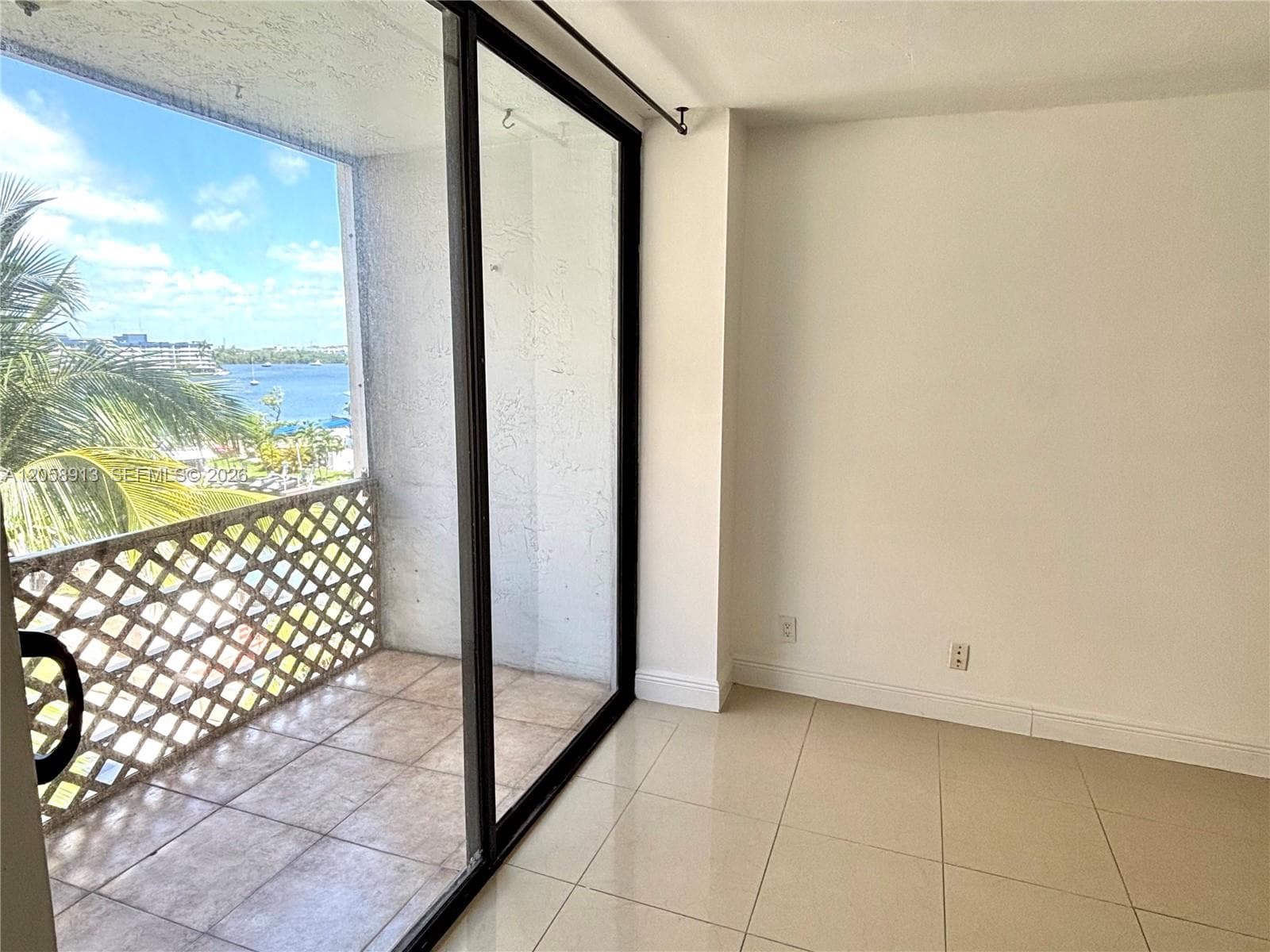 2935 NE 163rd St # 5P, North Miami Beach, FL 33160 — zdjęcie 4