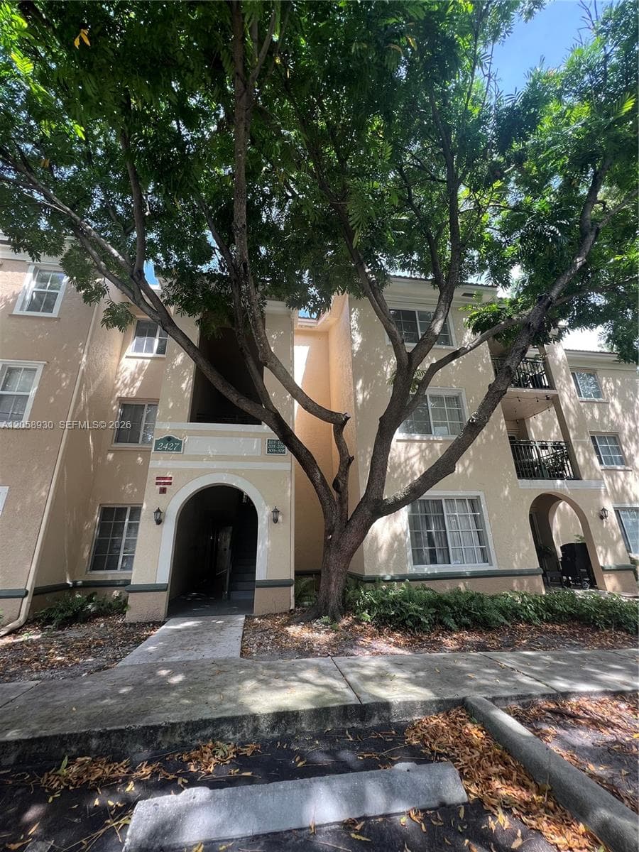 2427 Centergate Dr # 305, Miramar, FL 33025