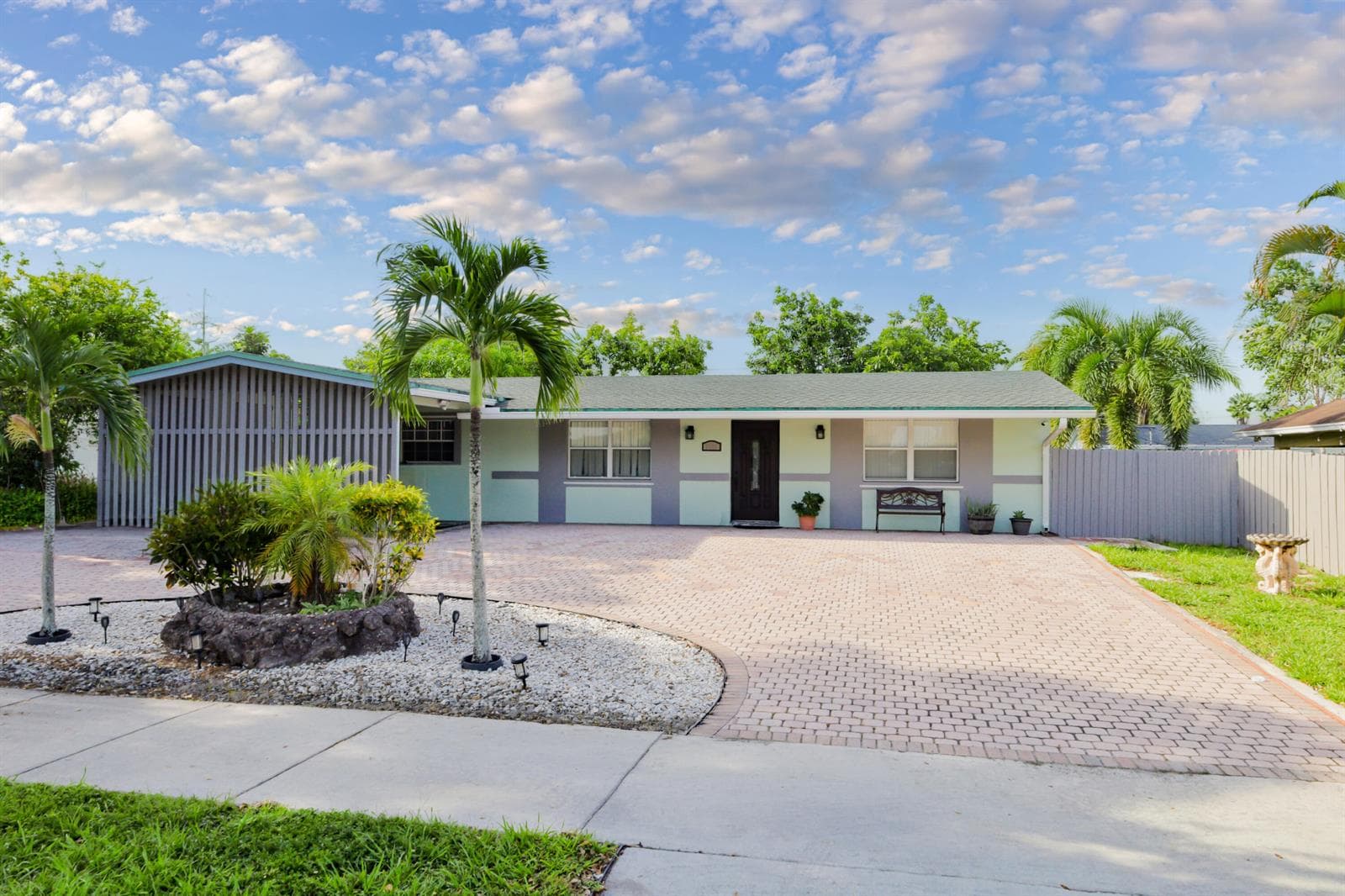 3335 10th Avenue N, Palm Springs, FL 33461