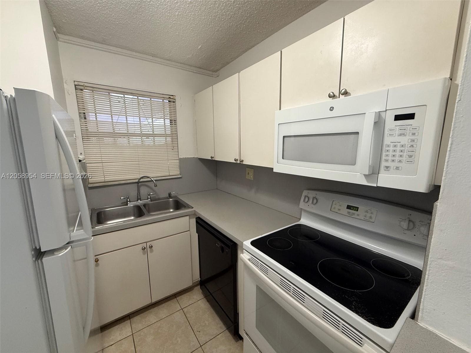 8841 W Flagler St # 202, Miami, FL 33174 — zdjęcie 2