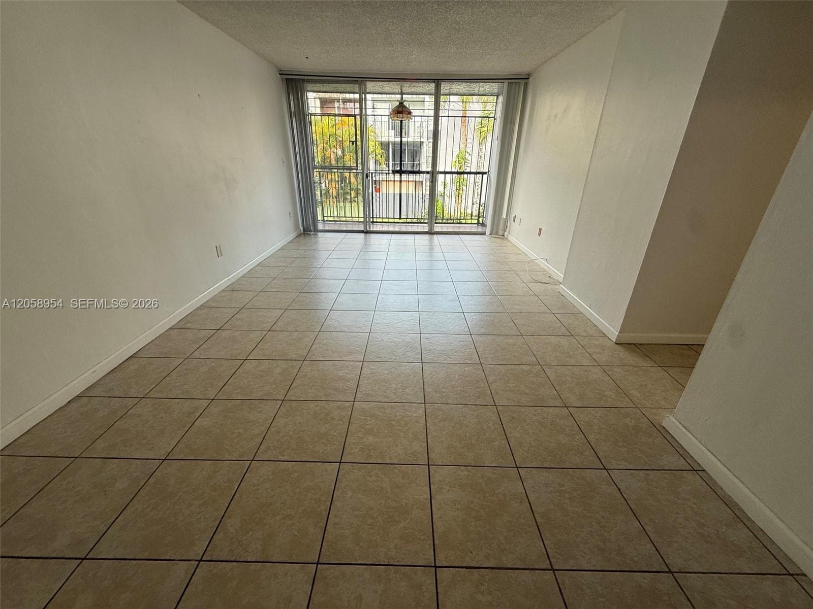 8841 W Flagler St # 202, Miami, FL 33174 — zdjęcie 3