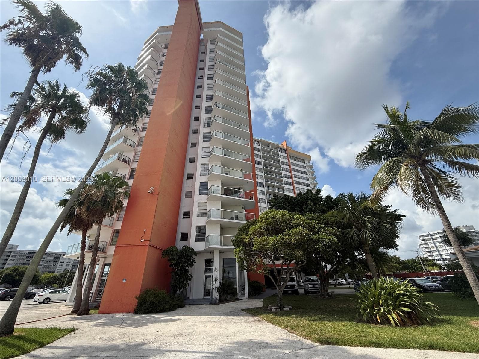 1351 NE Miami Gardens Dr # 1215E, Miami, FL 33179 — zdjęcie 2