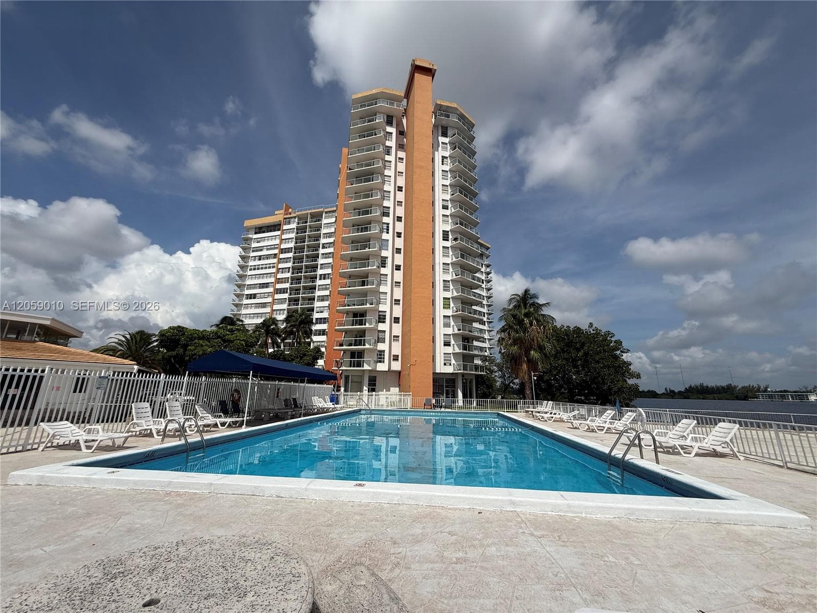 1351 NE Miami Gardens Dr # 1215E, Miami, FL 33179 — zdjęcie 3