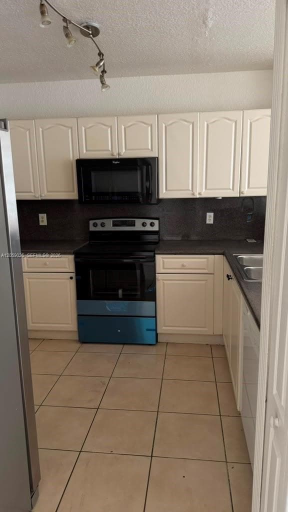 8123 W 36th Ave # 1, Hialeah, FL 33018 — zdjęcie 2