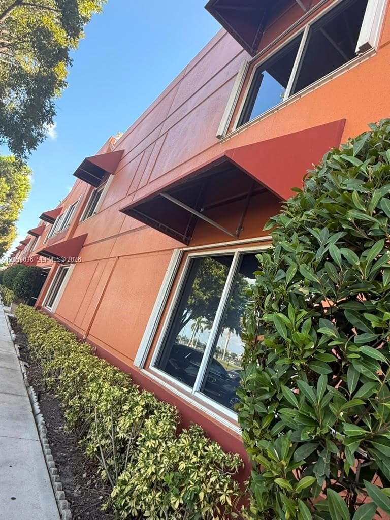 9649 NW 33rd St, Doral, FL 33172 — zdjęcie 2