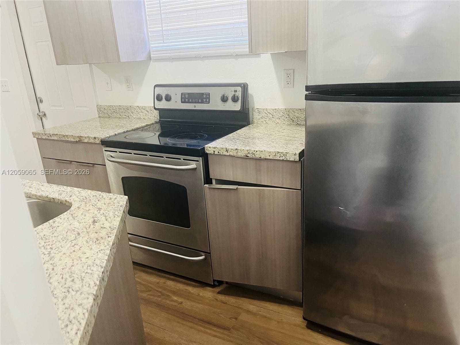 529 SW 3rd St # 3, Miami, FL 33130 — zdjęcie 2