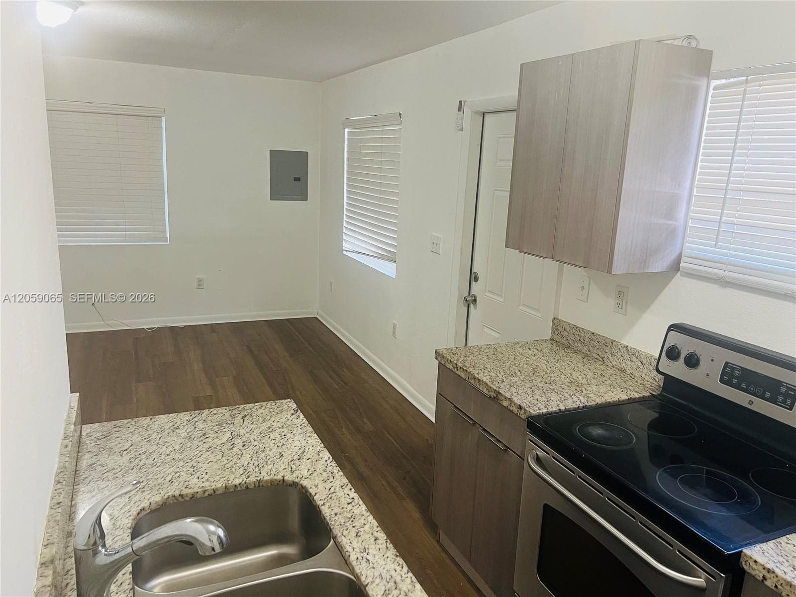 529 SW 3rd St # 3, Miami, FL 33130 — zdjęcie 3