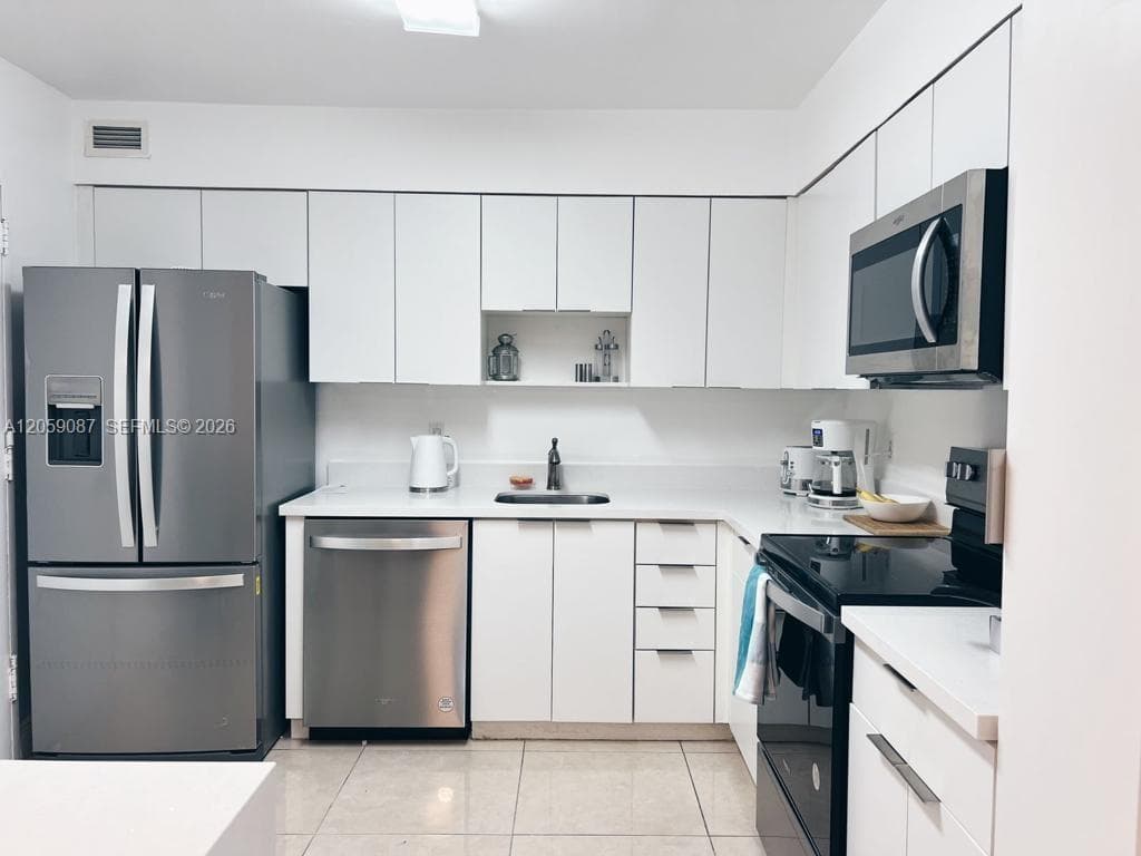 5161 Collins Ave # 1510, Miami Beach, FL 33140