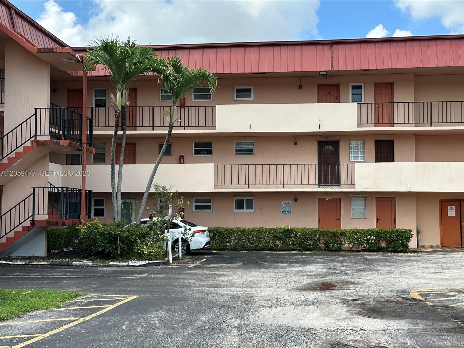 19001 NE 14th Ave # 121, Miami, FL 33179