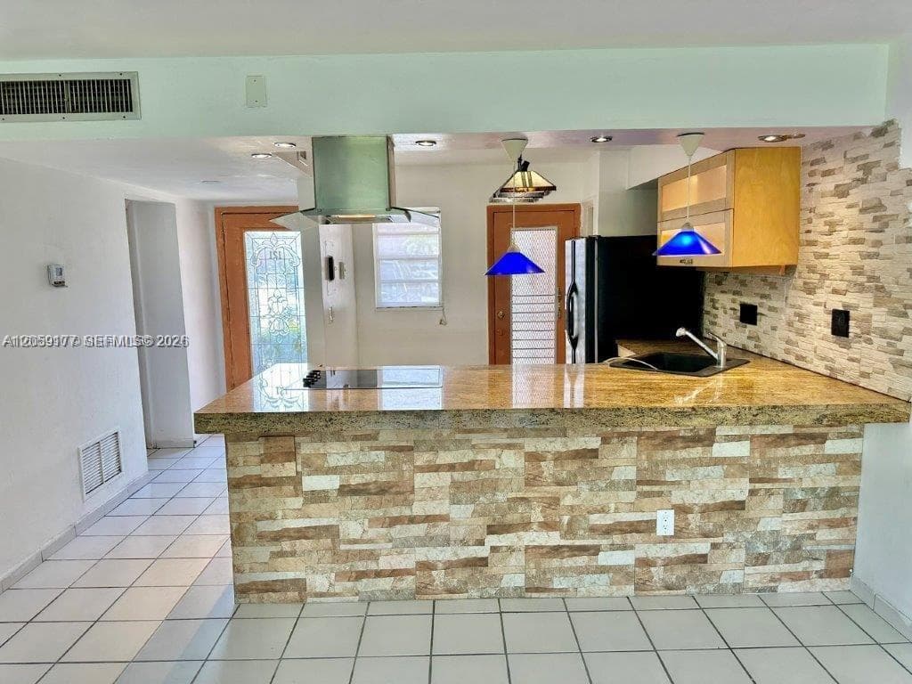 19001 NE 14th Ave # 121, Miami, FL 33179 — zdjęcie 4