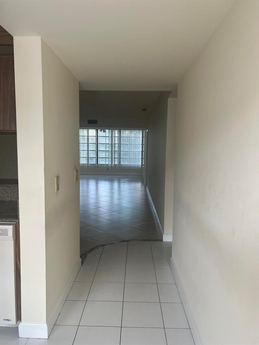 3640 WHITEHALL Drive # 206, West Palm Beach, FL 33401 — zdjęcie 3