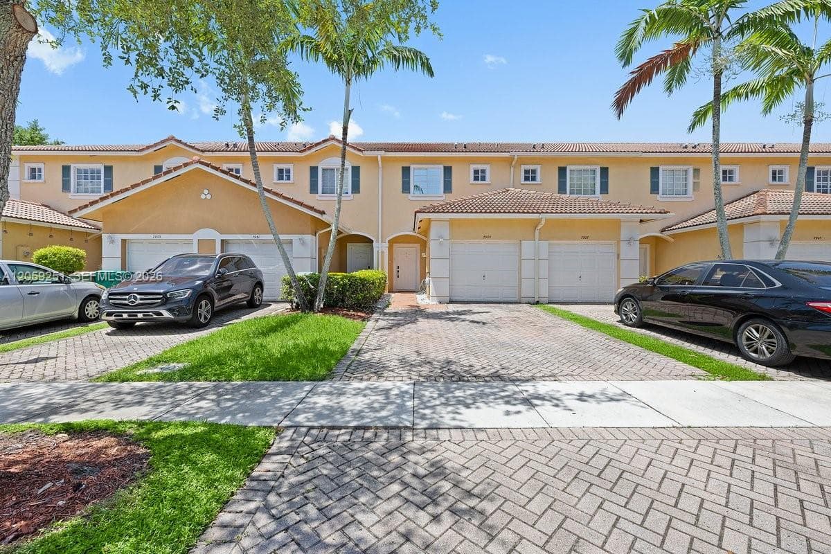 7929 Tuscany Dr, Tamarac, FL 33321