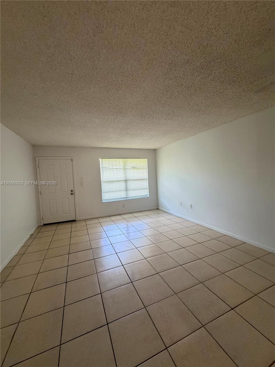 291 NW 177th St # C-117, Miami Gardens, FL 33169 — zdjęcie 2