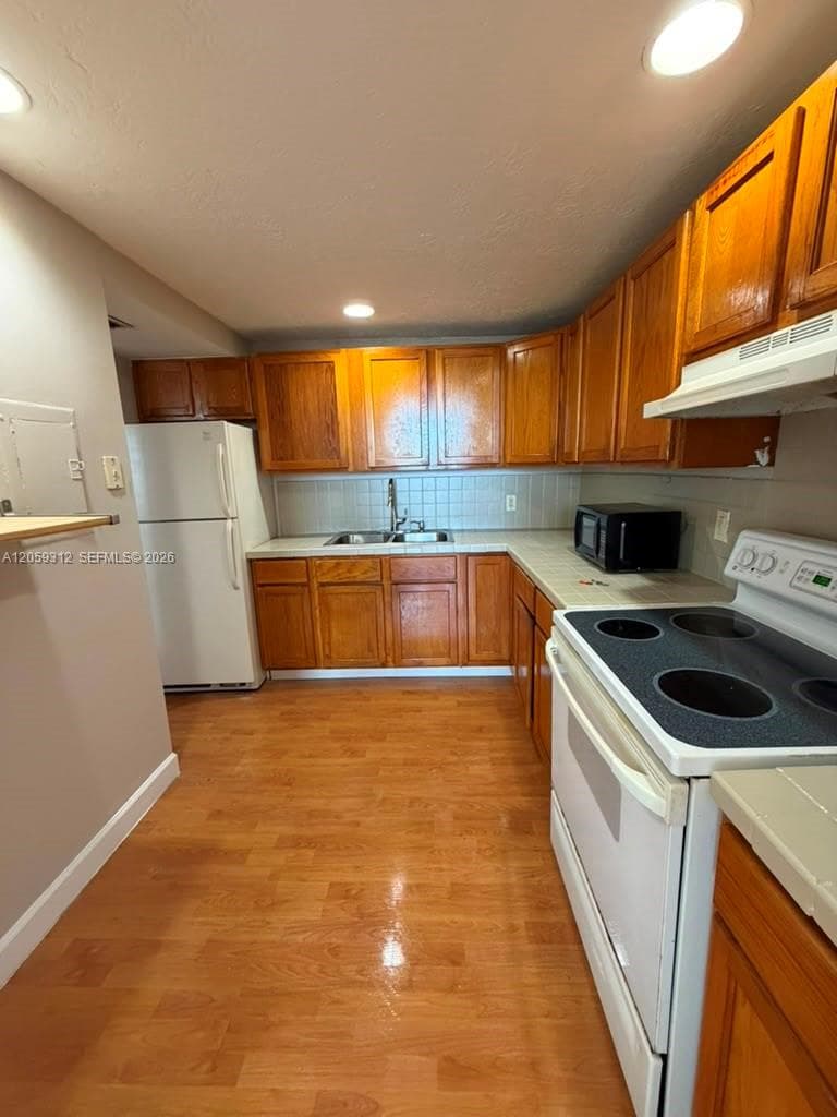 2025 NE 164th St # 1006, North Miami Beach, FL 33162 — zdjęcie 2