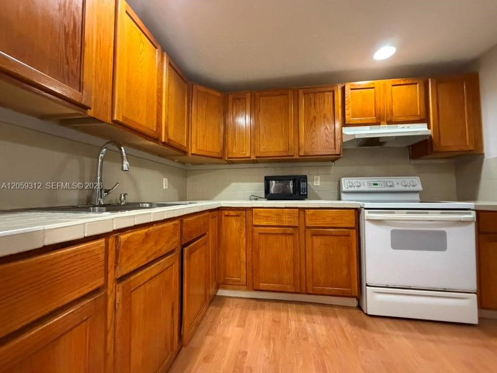 2025 NE 164th St # 1006, North Miami Beach, FL 33162 — zdjęcie 3
