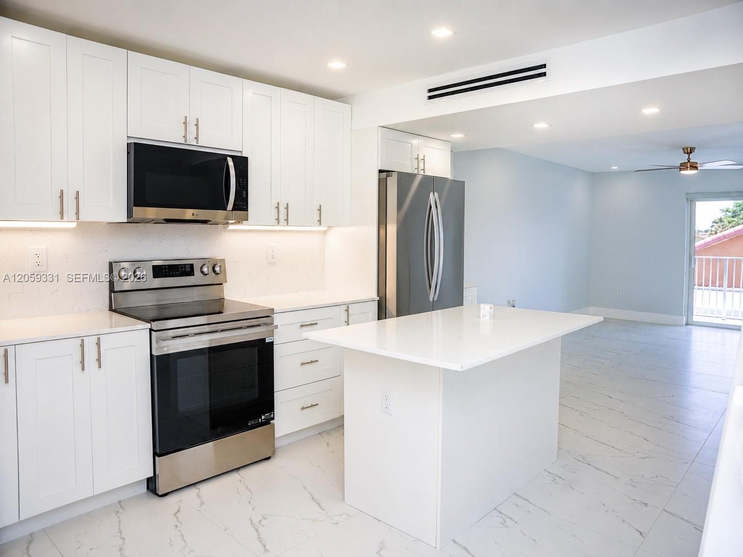 2750 W 76th St # 203, Hialeah, FL 33016