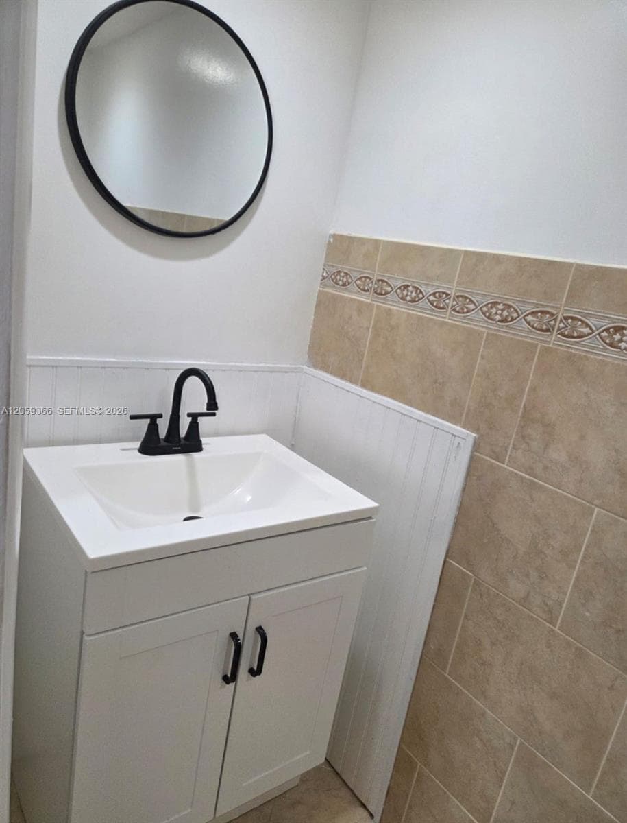 3750 Inverrary Dr # 2B, Lauderhill, FL 33319