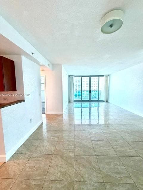 7501 E Treasure Dr # 5H, North Bay Village, FL 33141 — zdjęcie 2