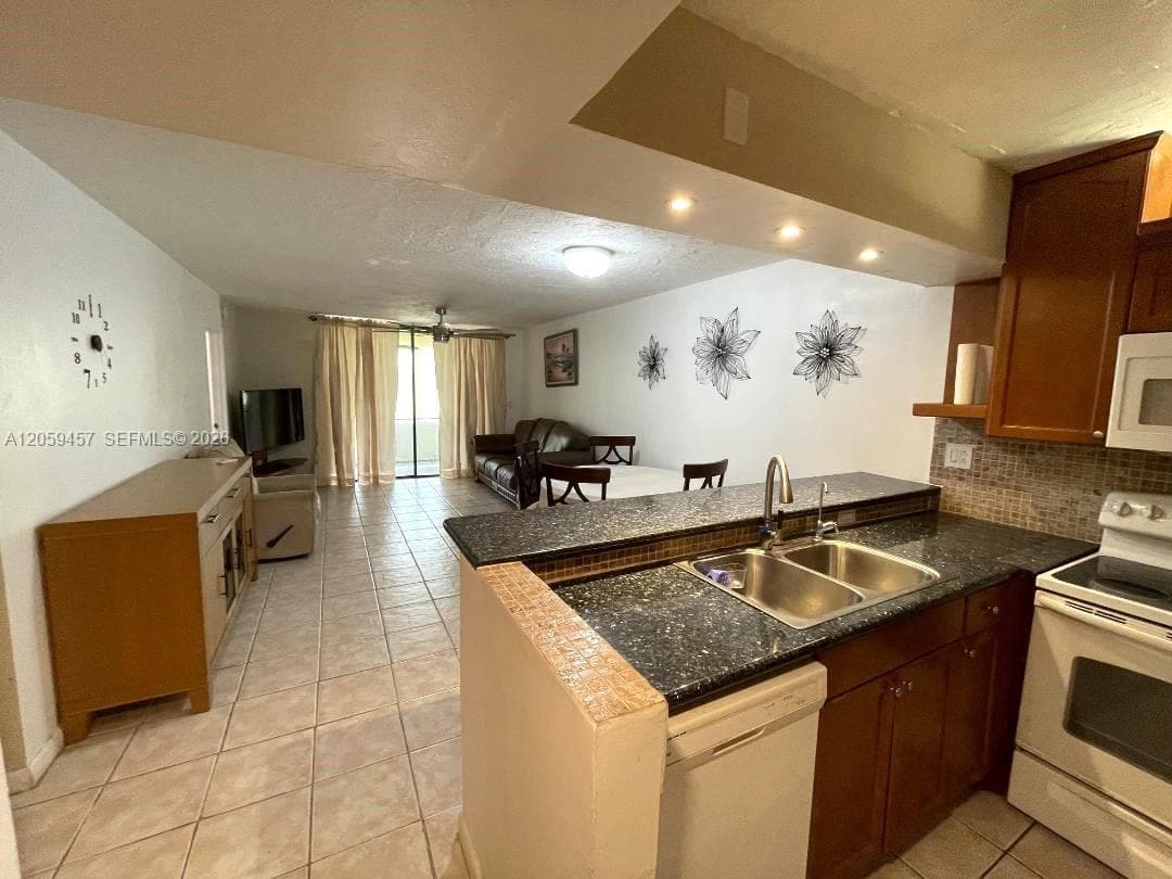 2821 Somerset Dr # 312, Lauderdale Lakes, FL 33311 — zdjęcie 4
