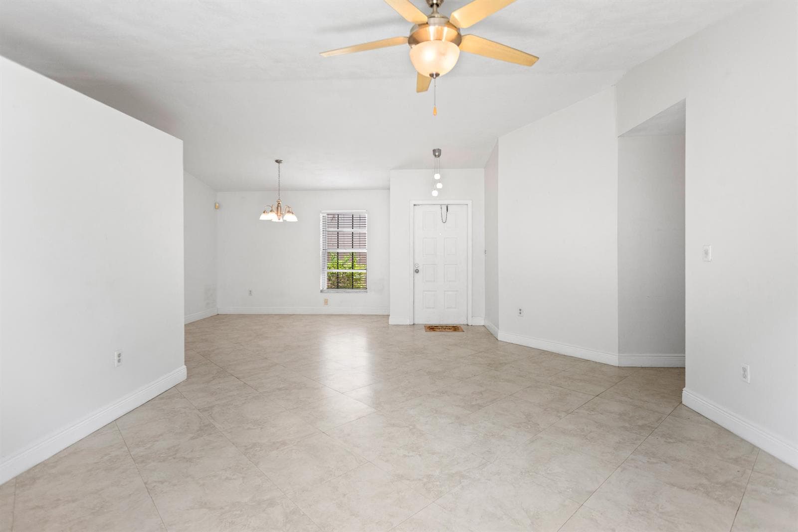 13945 LANGLEY Place, Davie, FL 33325 — zdjęcie 2