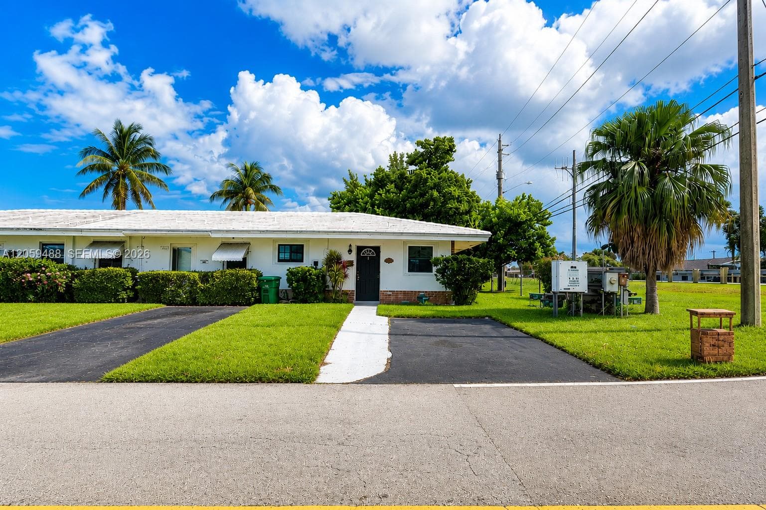 2401 NW 52nd St, Tamarac, FL 33309