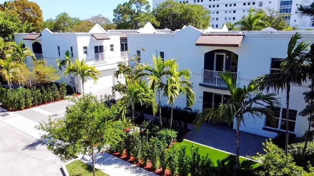 420 SE 16TH Street, Fort Lauderdale, FL 33316
