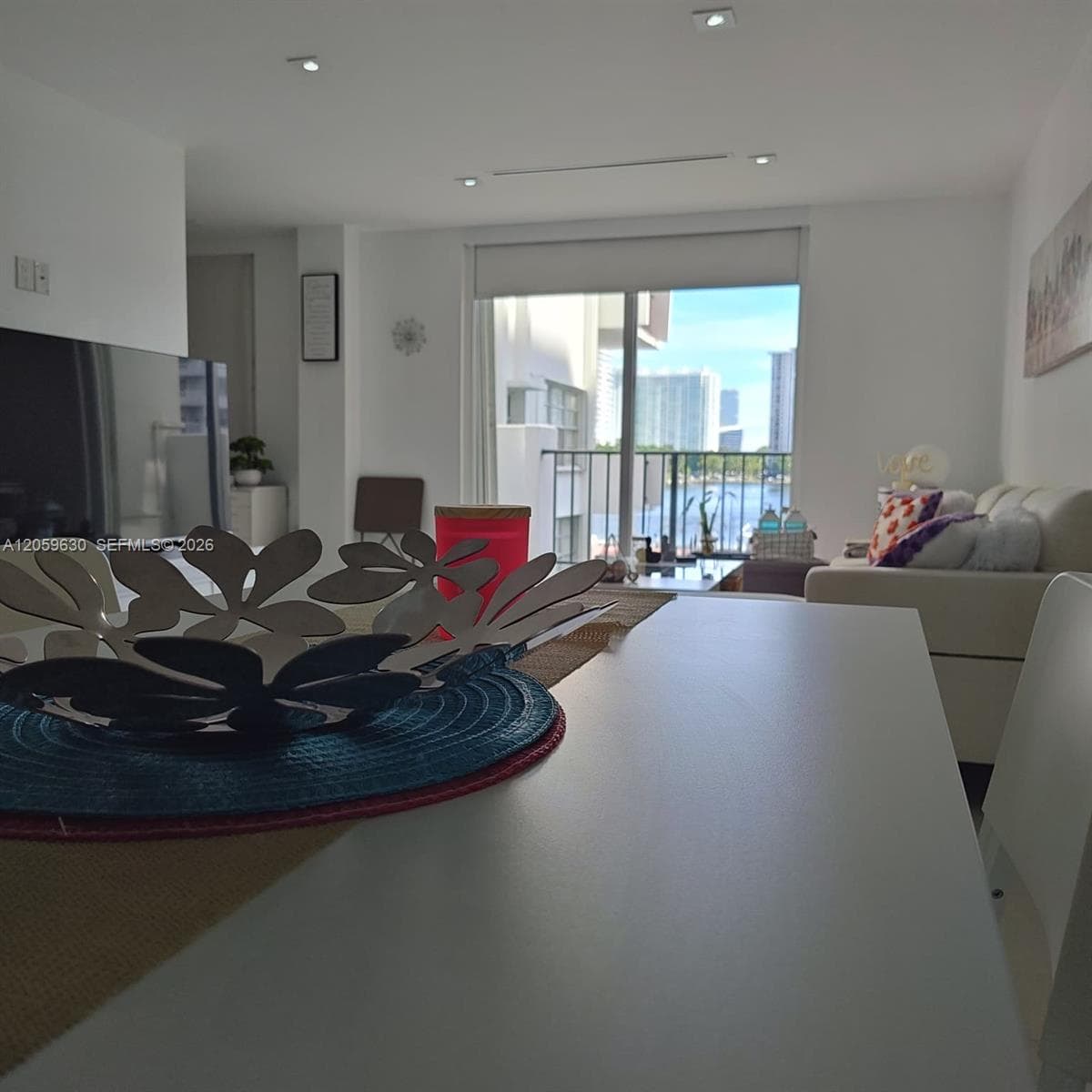 2750 NE 183rd St # 301, Aventura, FL 33160 — zdjęcie 3