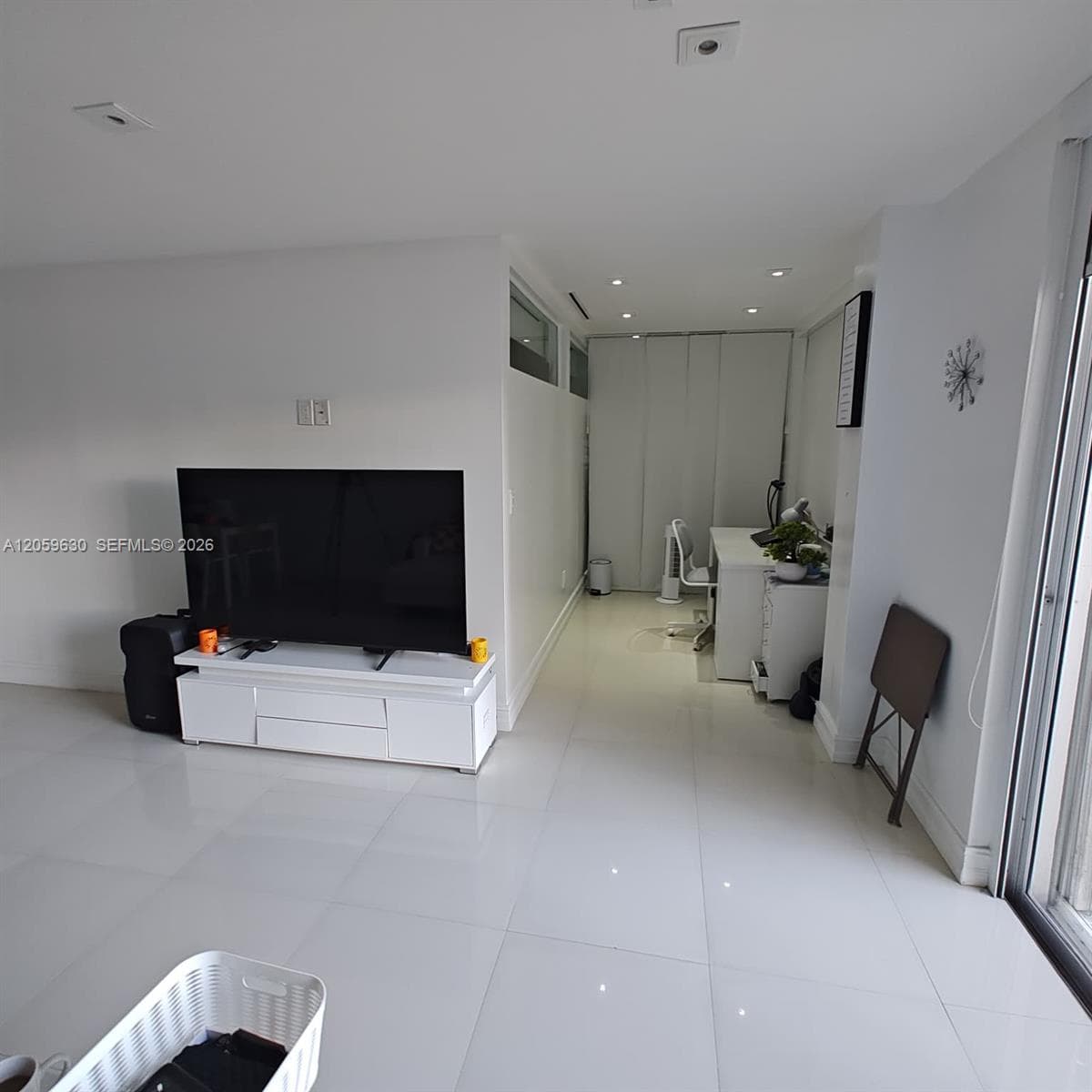 2750 NE 183rd St # 301, Aventura, FL 33160 — zdjęcie 4