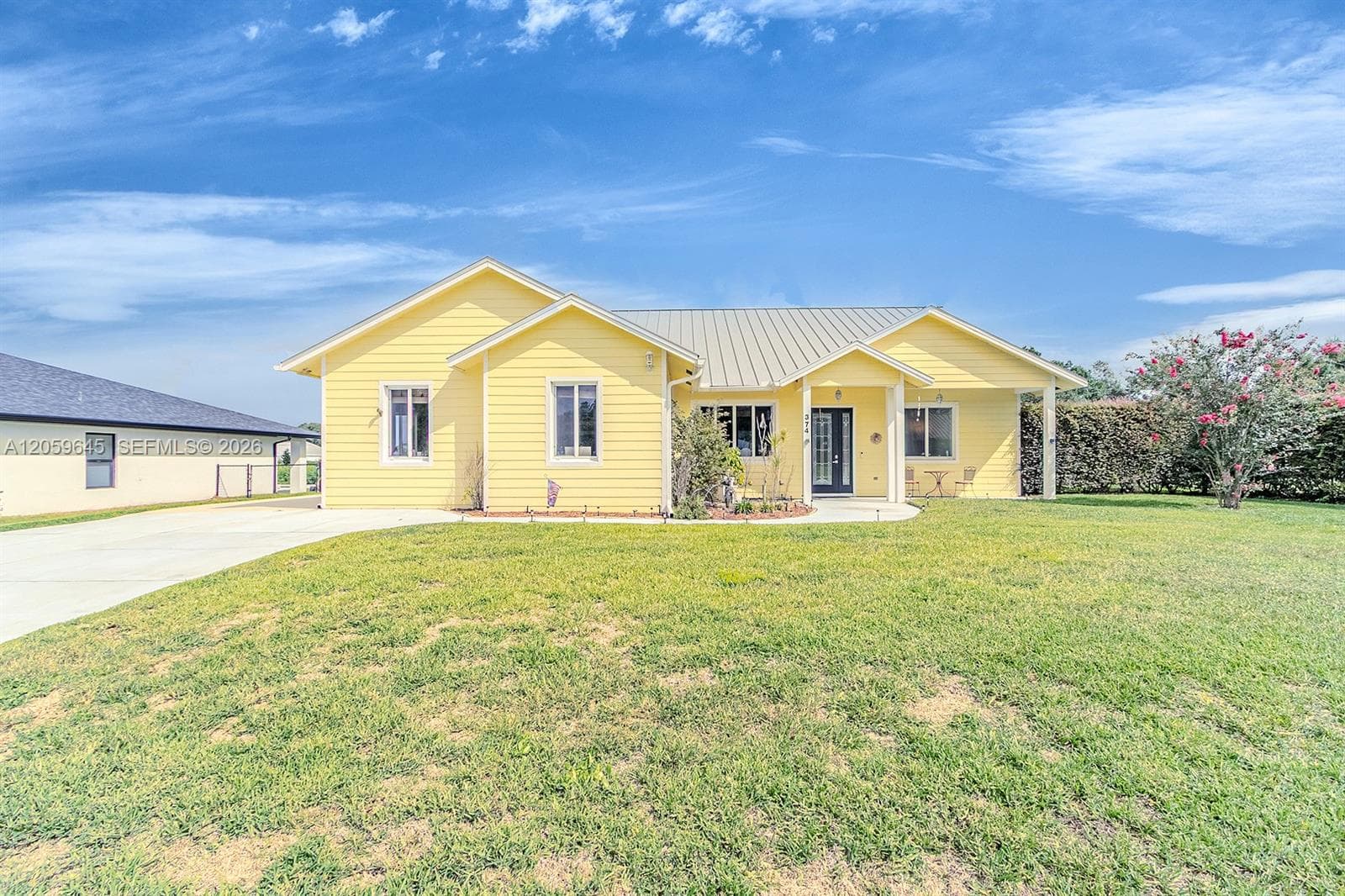 374 Parker St NE, Lake Placid, FL 33852