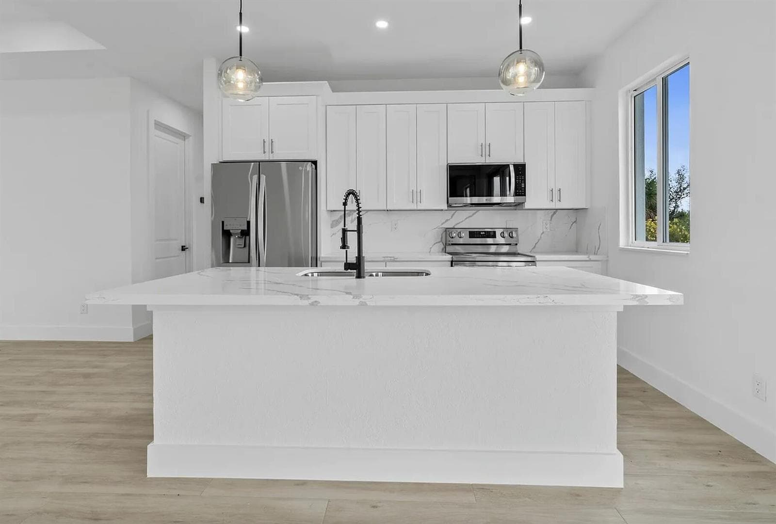 13438 Mcintosh Avenue, Port Charlotte, FL 33981 — zdjęcie 5