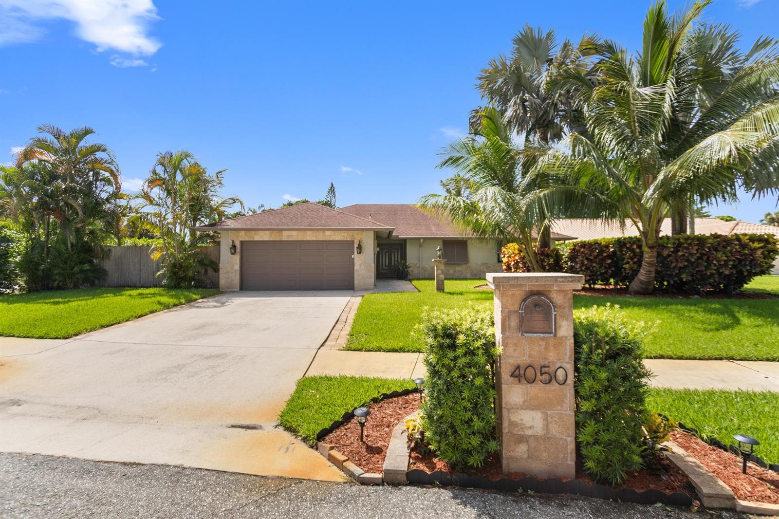 4050 NW 7th Lane, Delray Beach, FL 33445