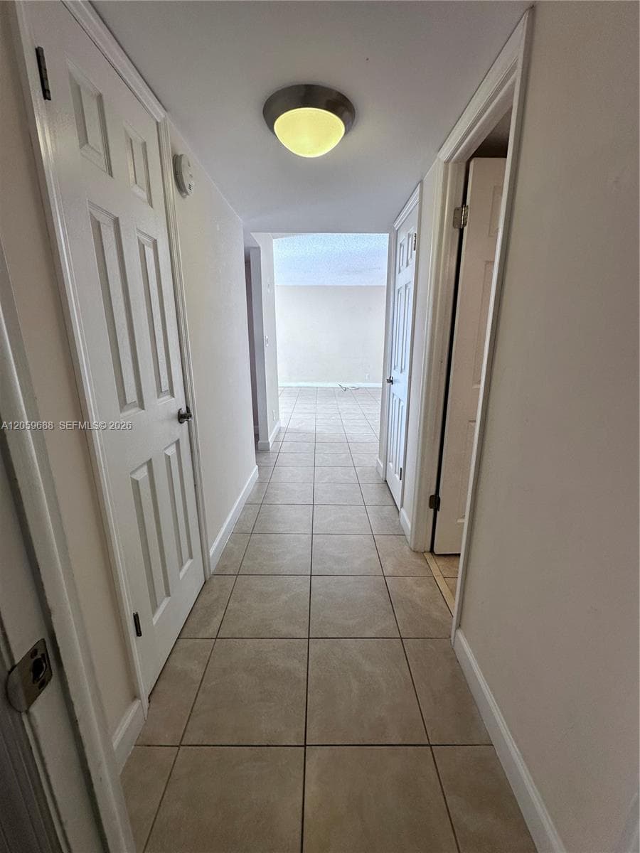 137 Golden Isles Dr # 512, Hallandale Beach, FL 33009 — zdjęcie 4