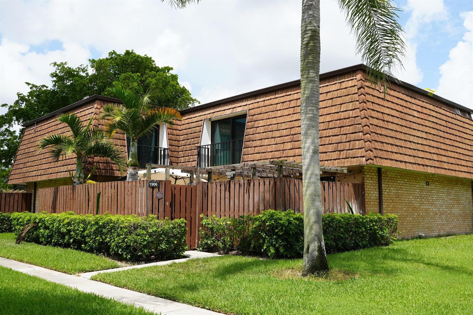 1905 19th Lane, FL 33463 — zdjęcie 2