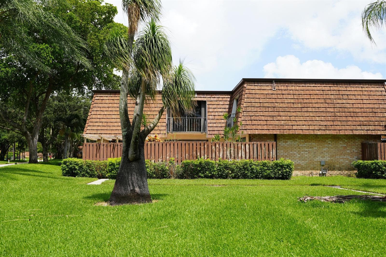 1905 19th Lane, FL 33463 — zdjęcie 4