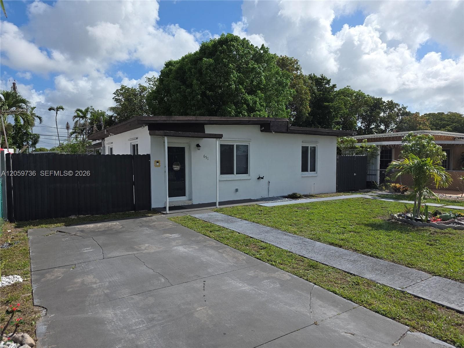651 E 48th St, Hialeah, FL 33013 — zdjęcie 2