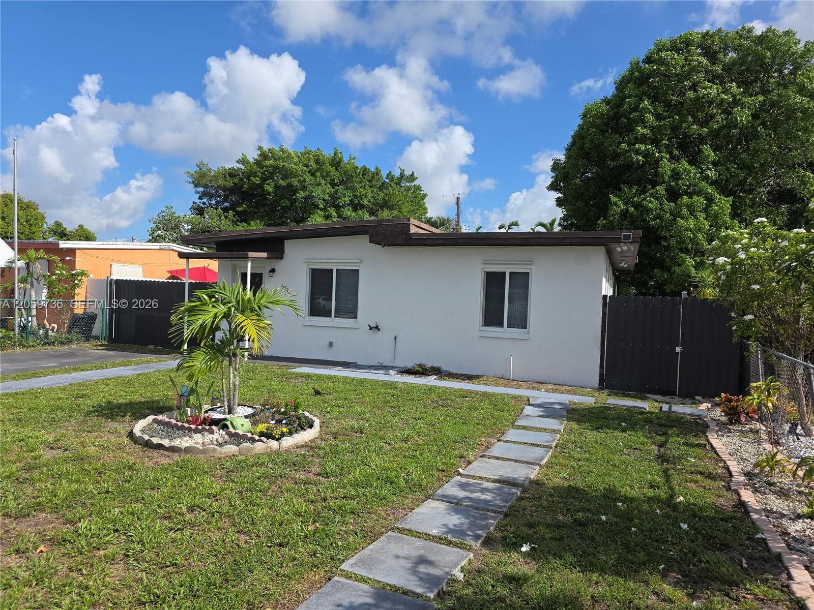 651 E 48th St, Hialeah, FL 33013 — zdjęcie 3