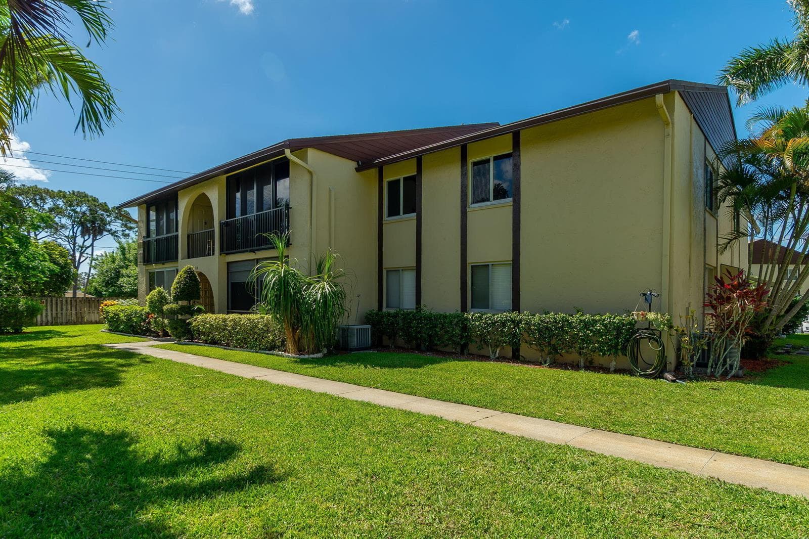 318 Pine Ridge Circle # C-2, FL 33463 — zdjęcie 3