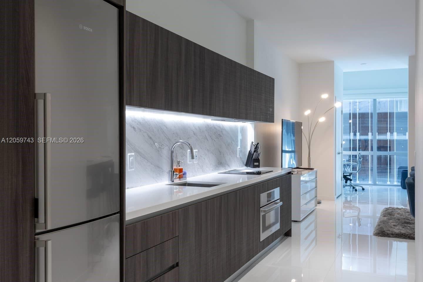 851 NE 1st Ave # 503, Miami, FL 33132 — zdjęcie 2