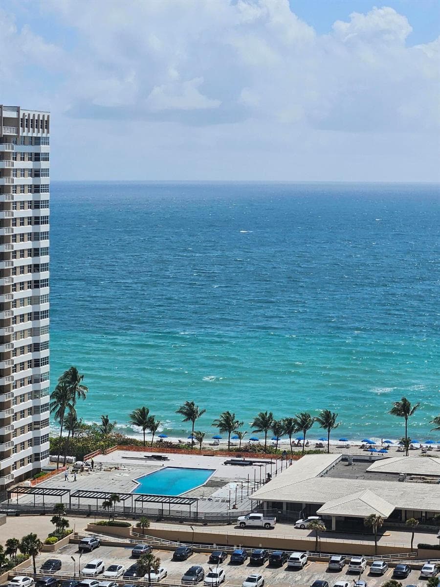 1985 S Ocean Drive # 8p, Hallandale Beach, FL 33009
