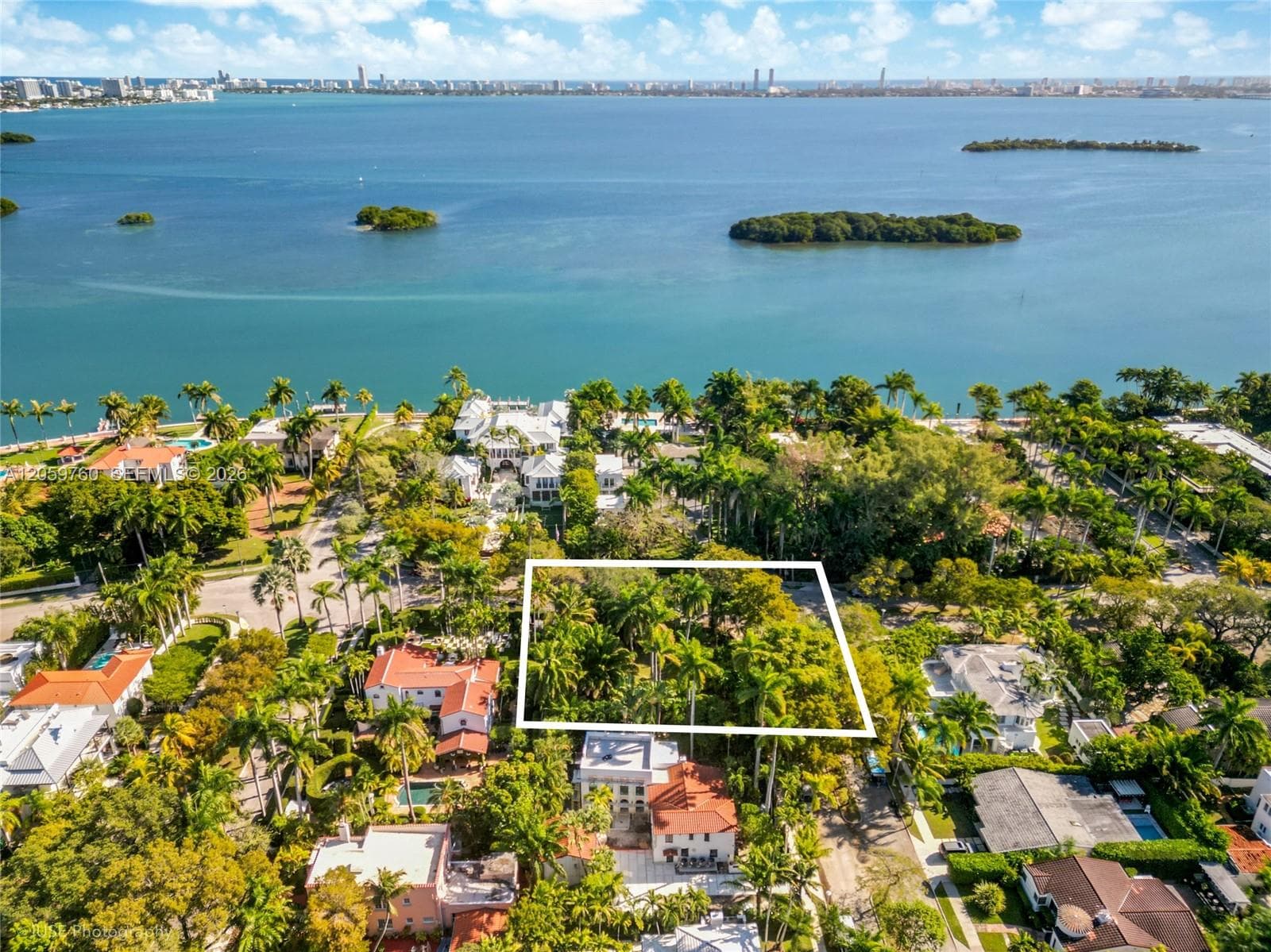 5810 N Bayshore Dr, Miami, FL 33137 — zdjęcie 2