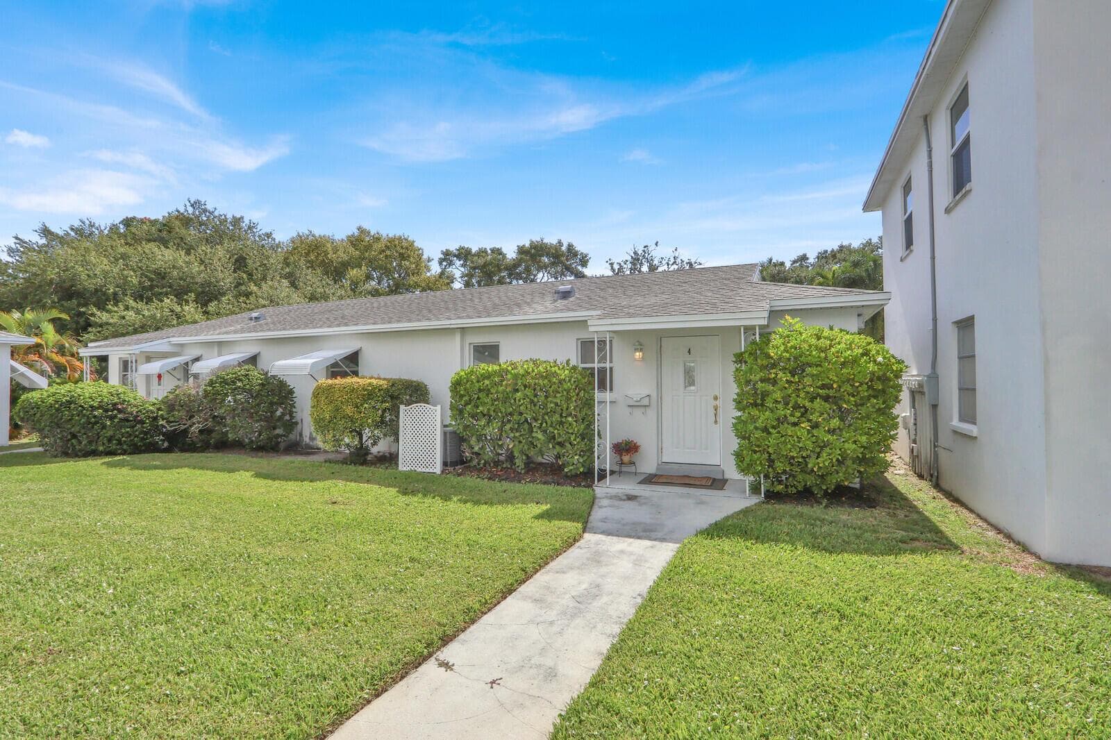 10084 Meridian Way N # 4, Palm Beach Gardens, FL 33410