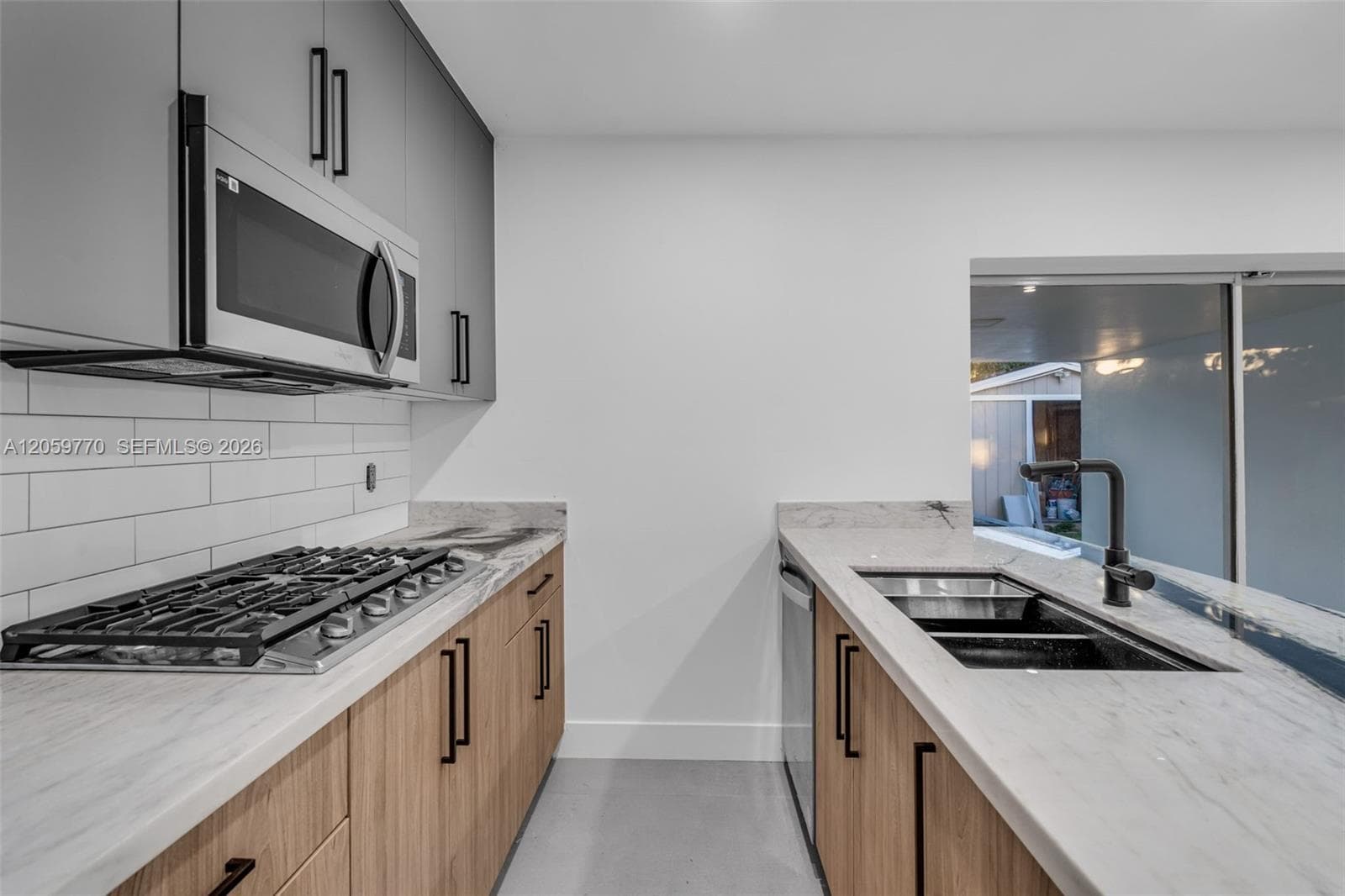 730 NW 77th Way, Pembroke Pines, FL 33024 — zdjęcie 5