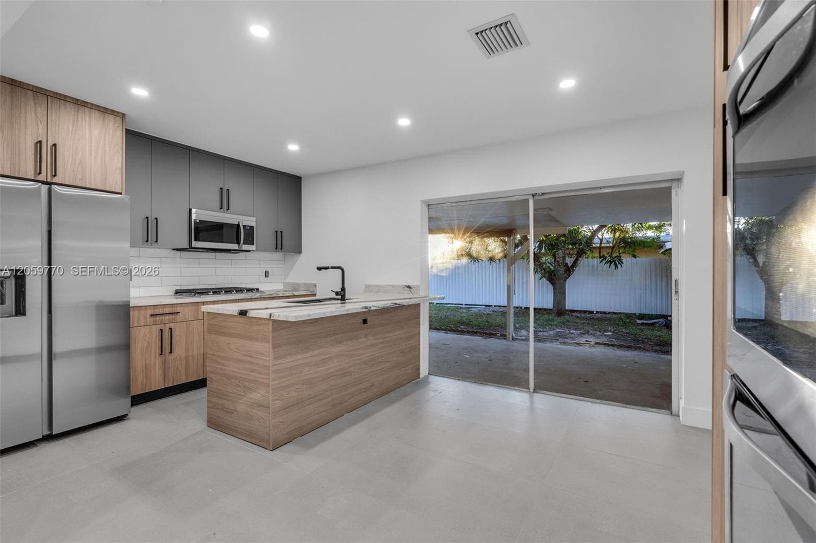 730 NW 77th Way, Pembroke Pines, FL 33024 — zdjęcie 4