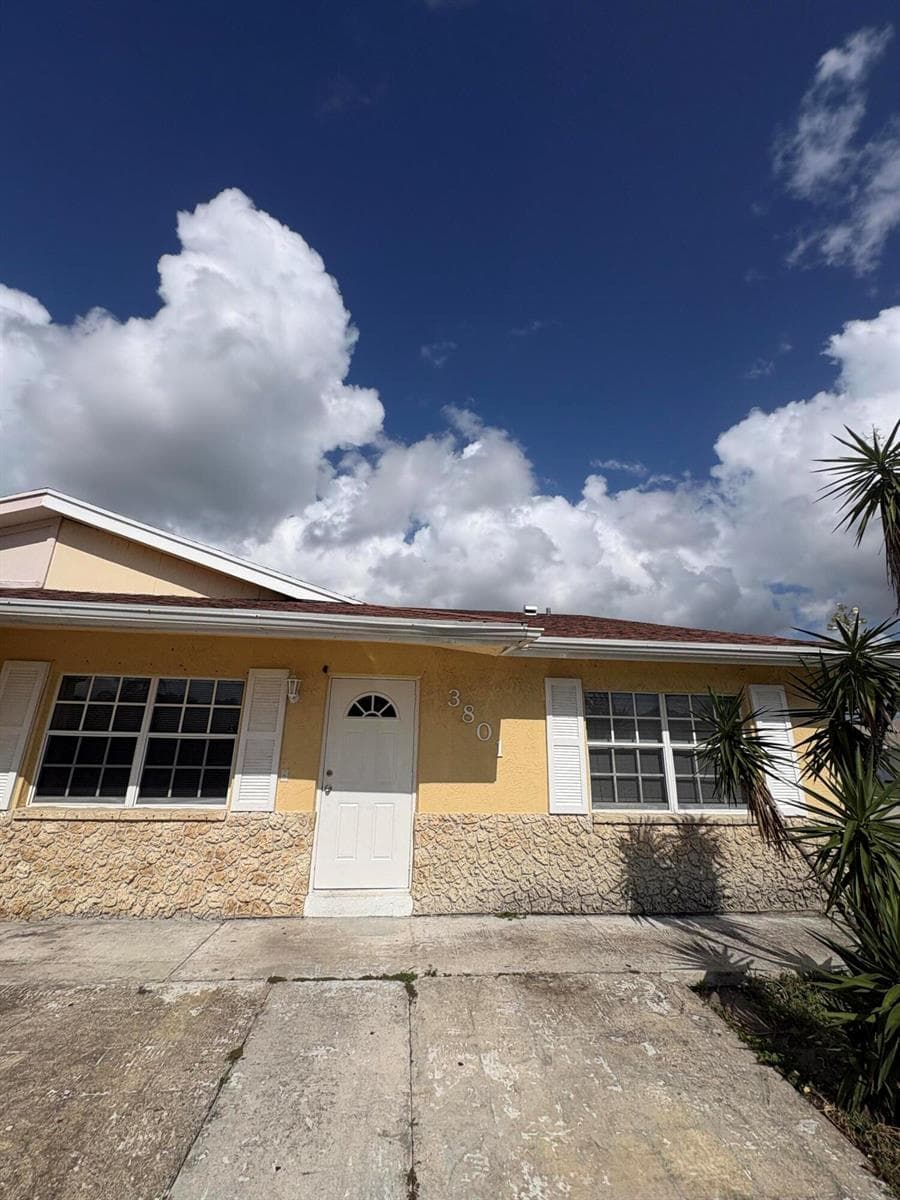 3801 Van Cott Circle, West Palm Beach, FL 33403